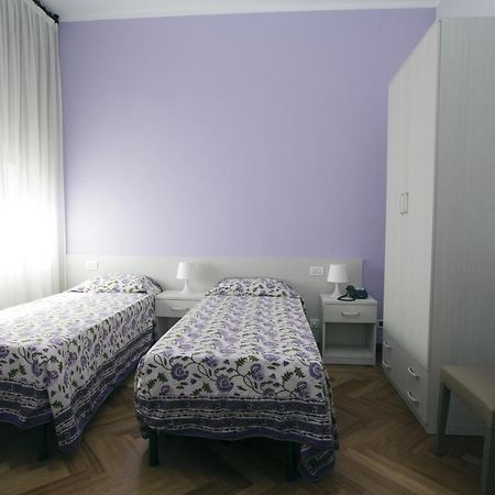 Italy Inn Genua Zimmer foto